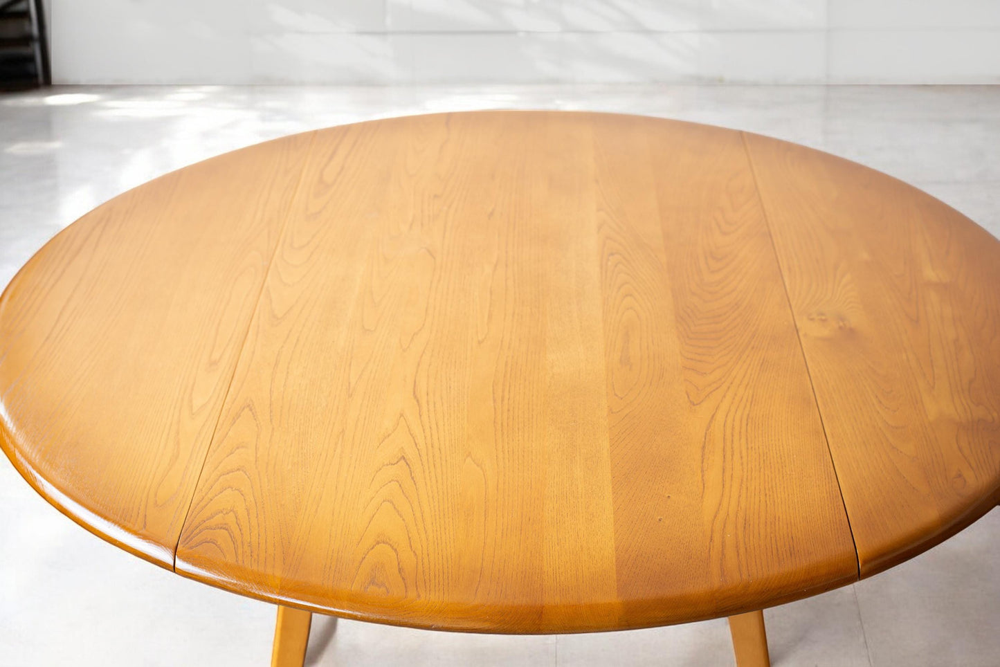Round Ercol Drop Leaf Table in Excellent Condition