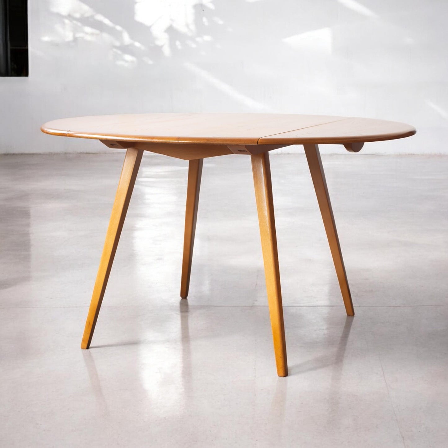 Round Ercol Drop Leaf Table in Excellent Condition