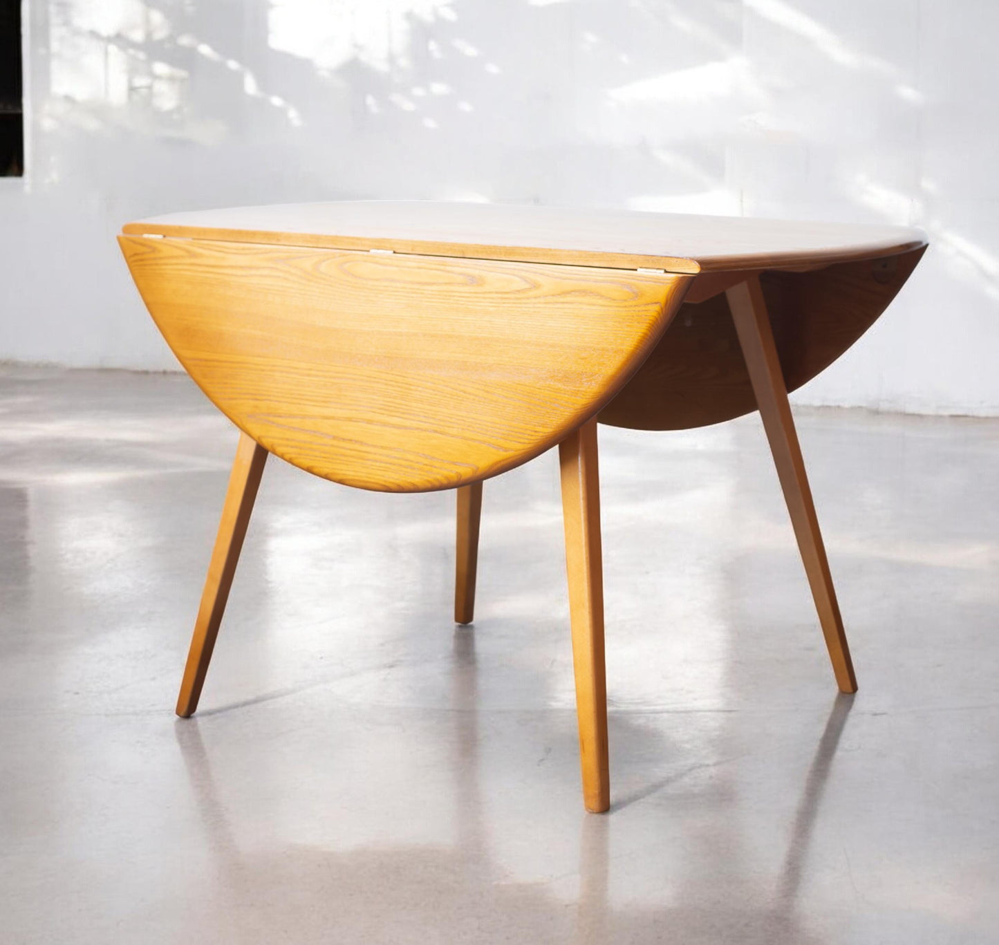 Round Ercol Drop Leaf Table in Excellent Condition