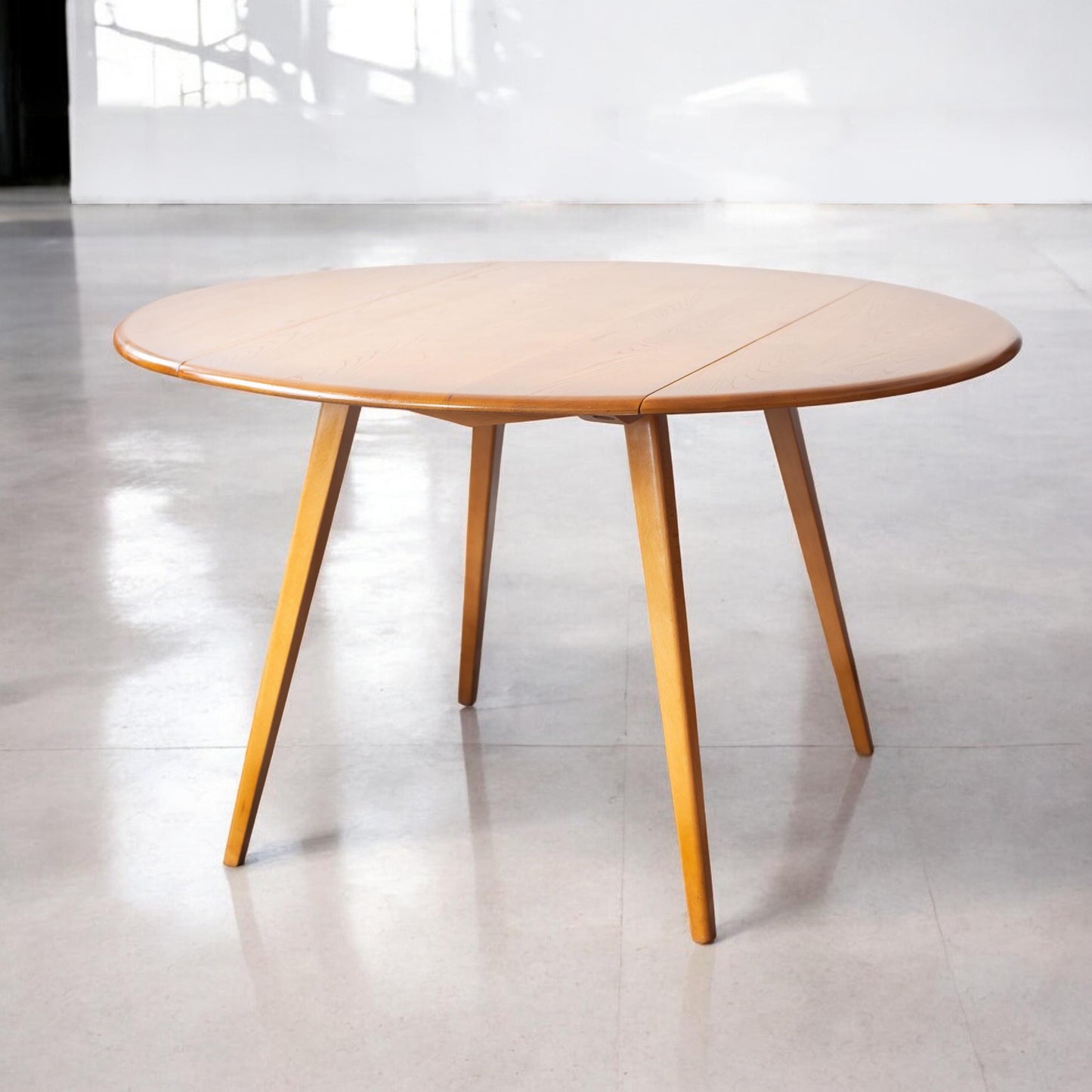 Round Ercol Drop Leaf Table in Excellent Condition