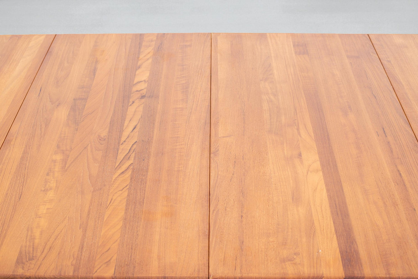 Exceptional D-scan Danish Modern Teak Extending Dining Table Two Leaves 1960s-70s MCM Vintage Furniture Excellent Condition