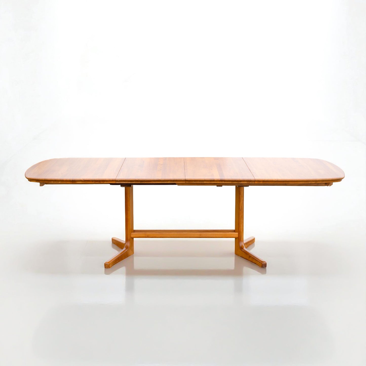 Exceptional D-scan Danish Modern Teak Extending Dining Table Two Leaves 1960s-70s MCM Vintage Furniture Excellent Condition