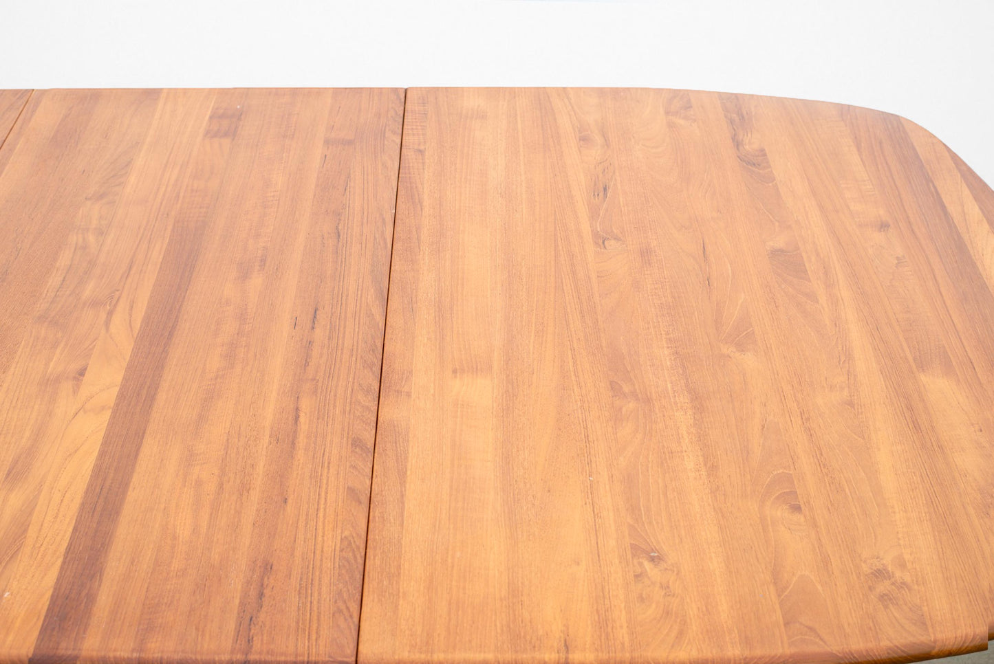 Exceptional D-scan Danish Modern Teak Extending Dining Table Two Leaves 1960s-70s MCM Vintage Furniture Excellent Condition