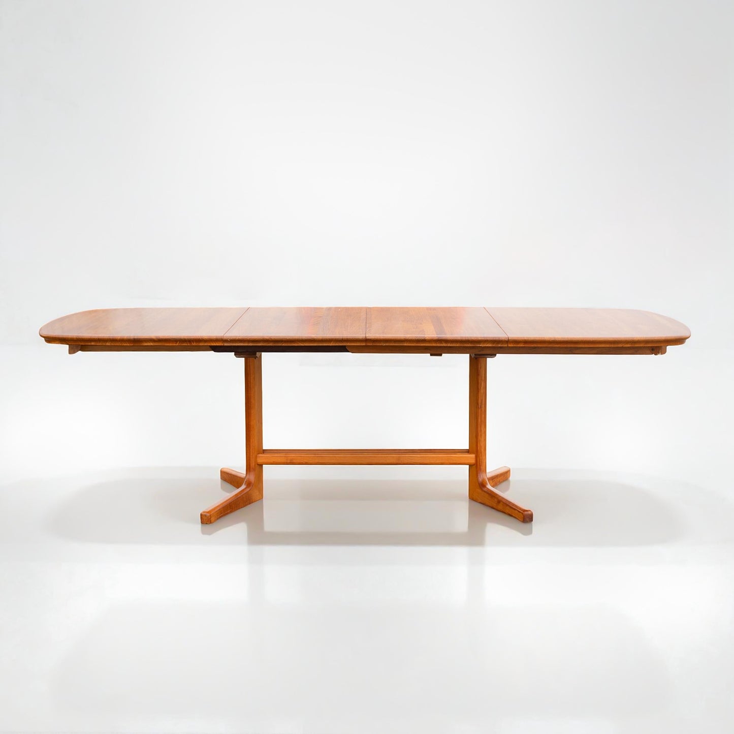 Exceptional D-scan Danish Modern Teak Extending Dining Table Two Leaves 1960s-70s MCM Vintage Furniture Excellent Condition